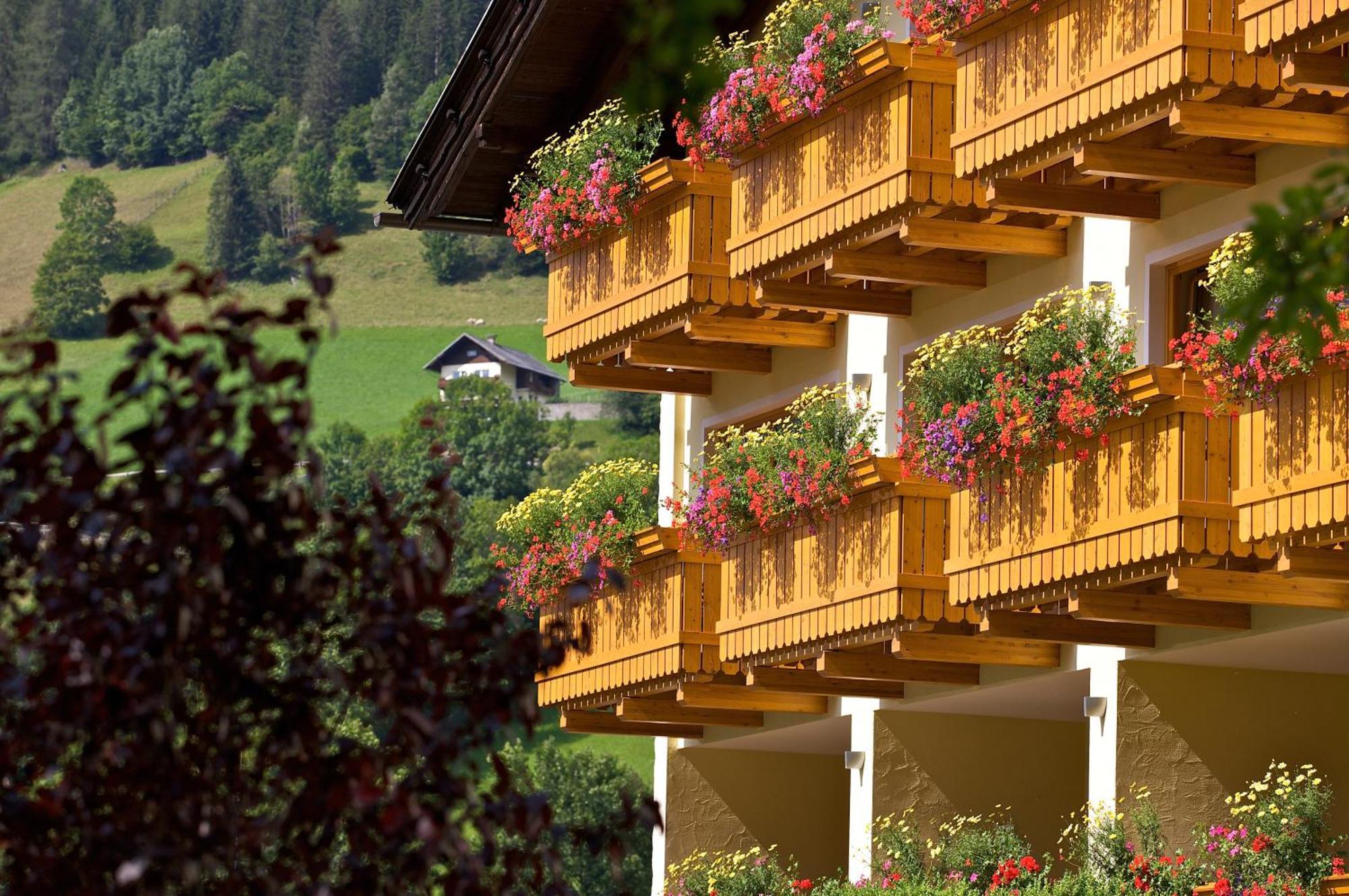 Family & Sporthotel Kaerntnerhof Bad Kleinkirchheim Exterior foto